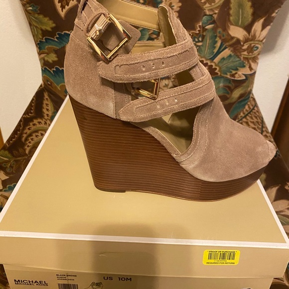 Michael Kors wedge - Picture 1 of 2